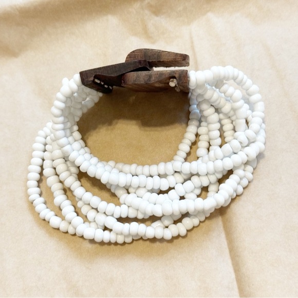 Beaded white bracelet - Picture 2 of 3